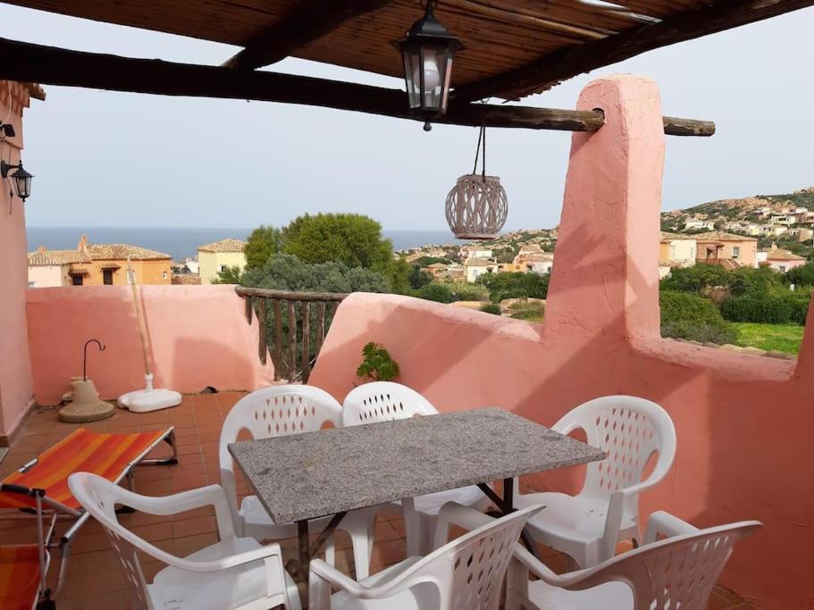 un angolo di Paradiso a pochi passi dal mare nel villaggio Calarossa Isola Rossa Esterno foto