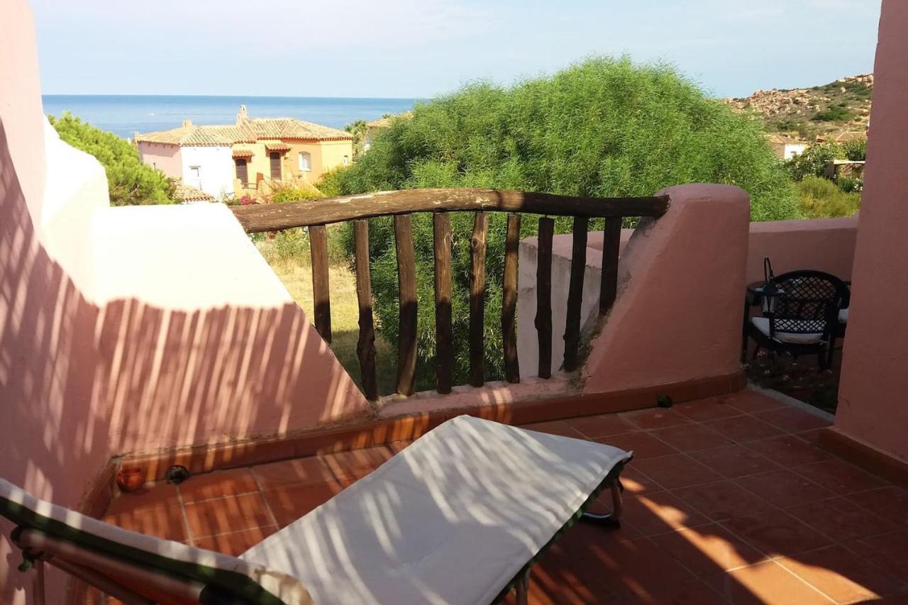 un angolo di Paradiso a pochi passi dal mare nel villaggio Calarossa Isola Rossa Esterno foto